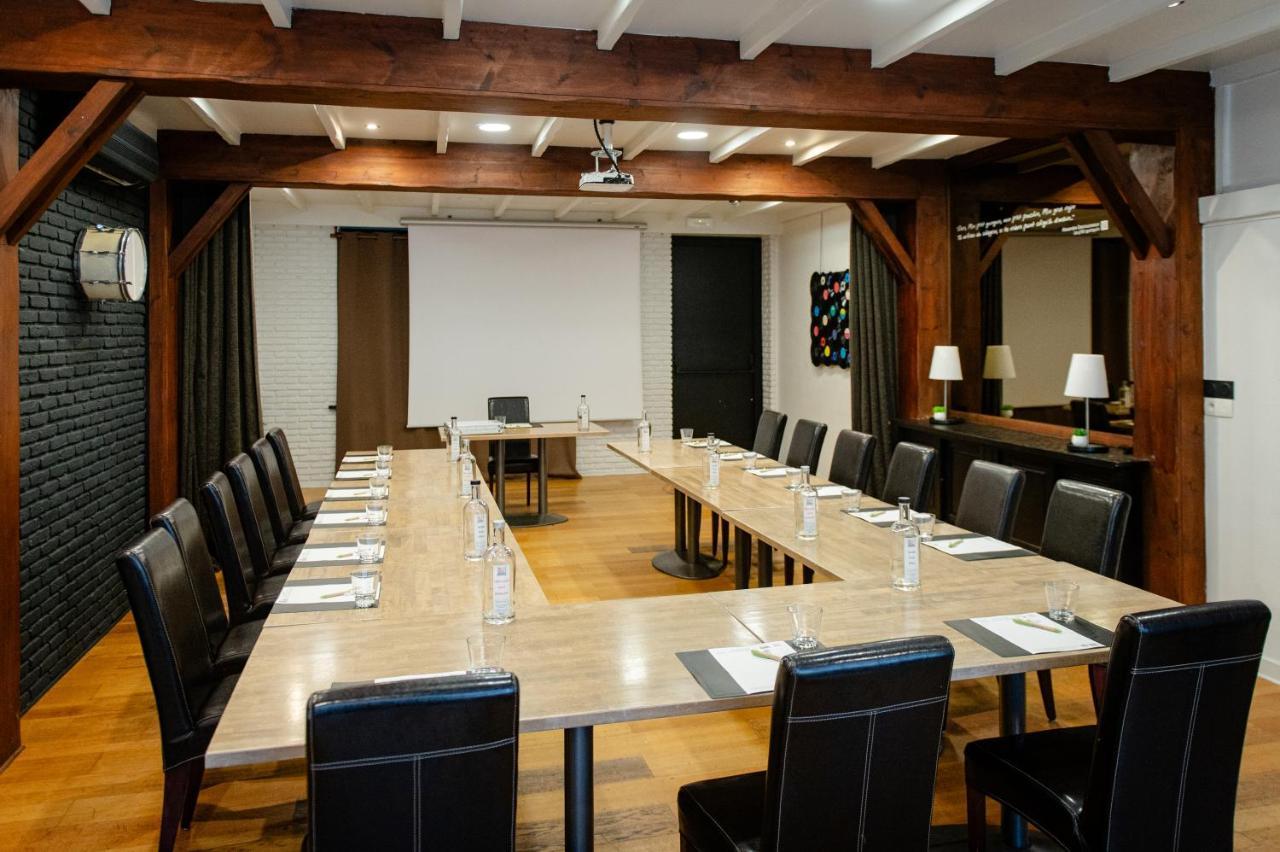 Logis Hotel Restaurant Des Acacias Lille Neuville En Ferrain נוביל-אן-פרה מראה חיצוני תמונה