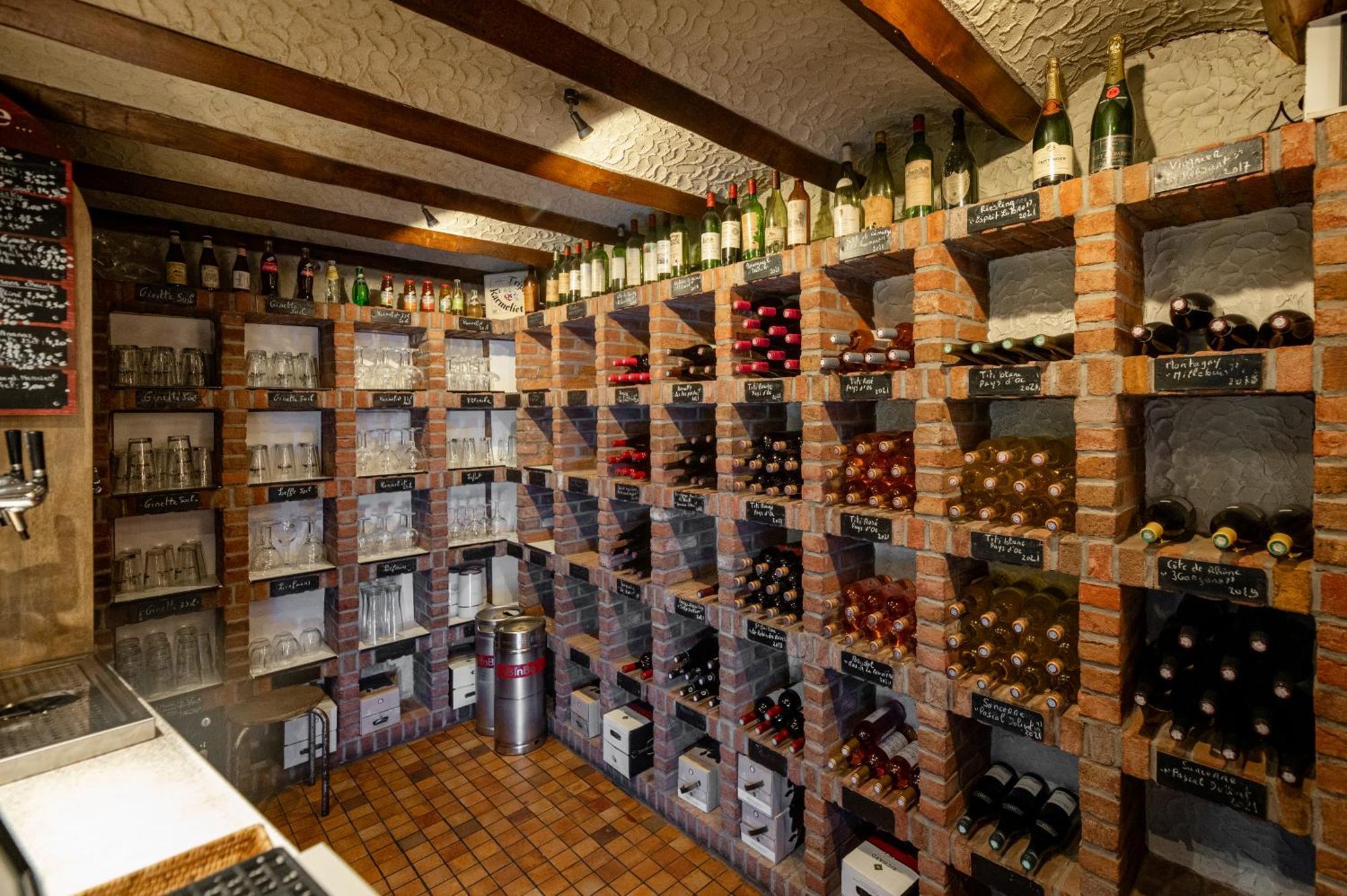 Logis Hotel Restaurant Des Acacias Lille Neuville En Ferrain נוביל-אן-פרה מראה חיצוני תמונה