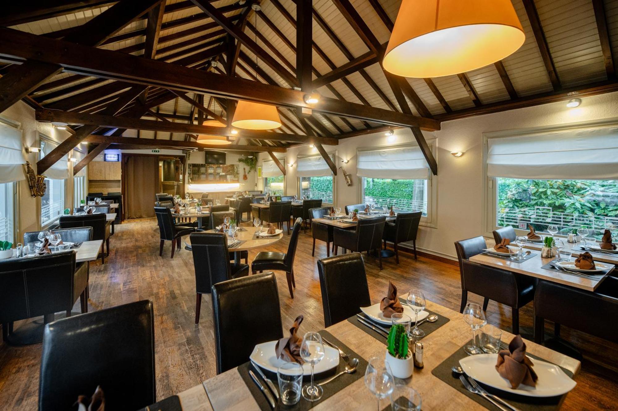 Logis Hotel Restaurant Des Acacias Lille Neuville En Ferrain נוביל-אן-פרה מראה חיצוני תמונה