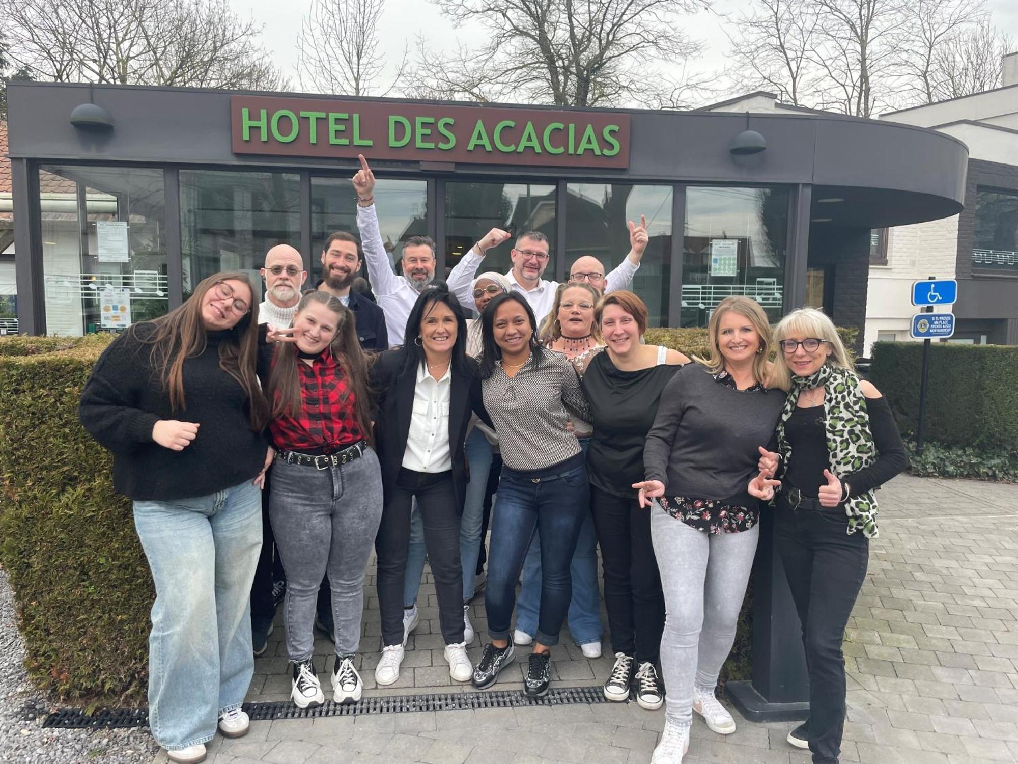 Logis Hotel Restaurant Des Acacias Lille Neuville En Ferrain נוביל-אן-פרה מראה חיצוני תמונה