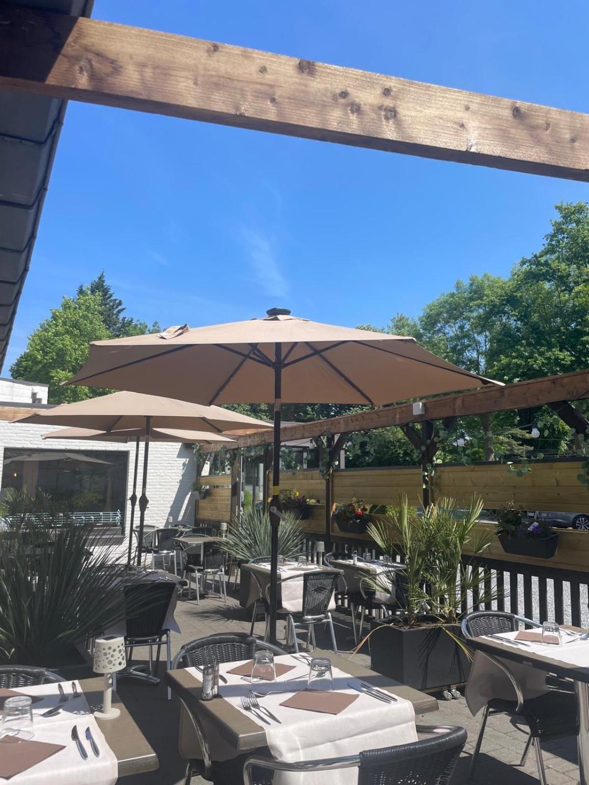 Logis Hotel Restaurant Des Acacias Lille Neuville En Ferrain נוביל-אן-פרה מראה חיצוני תמונה